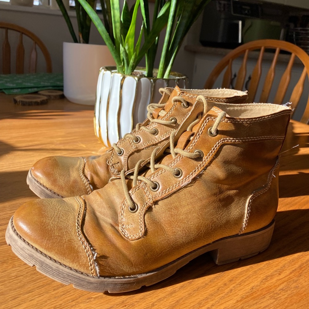 Mix No. 6 boots (Women’s size 8.5)